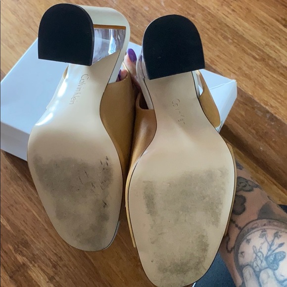 Heels - Picture 3 of 3